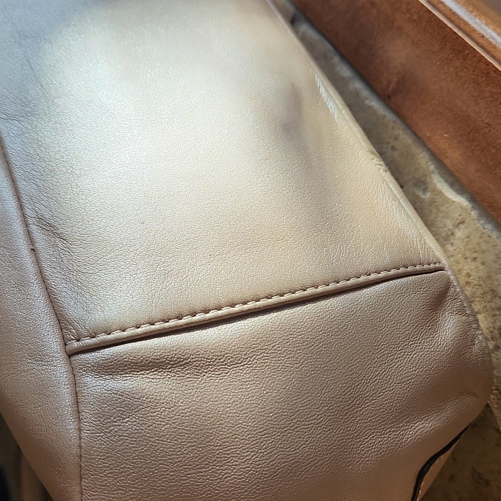 Coach Beige Leather Shoulder Bag - Picture 3 of 16